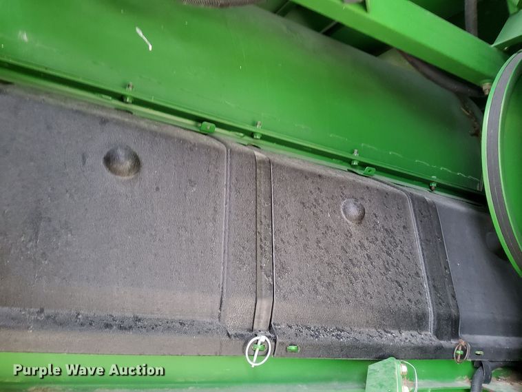 image for item DR0915 2005 John Deere 9760 STS  combine