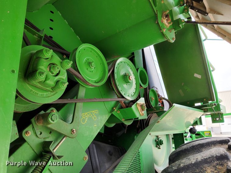 image for item DR0915 2005 John Deere 9760 STS  combine