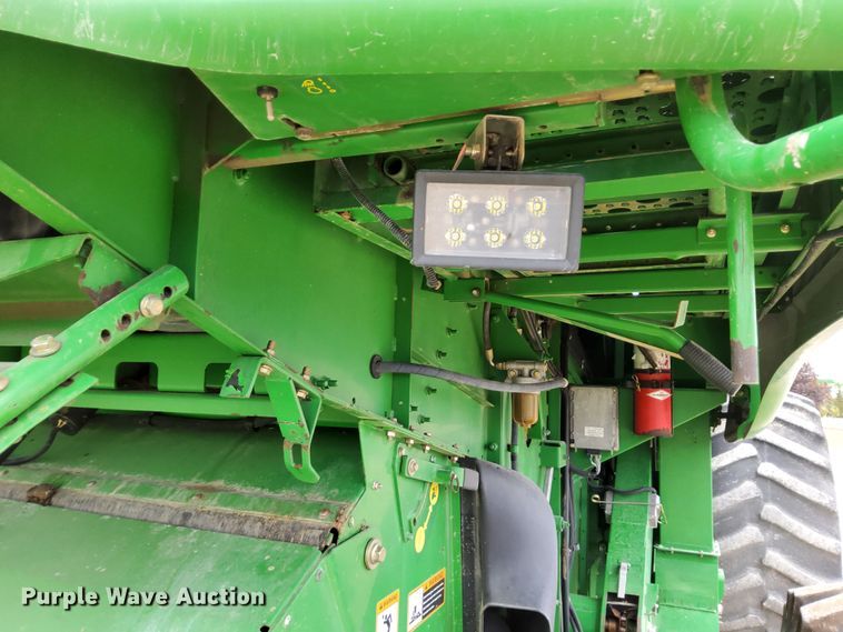 image for item DR0915 2005 John Deere 9760 STS  combine