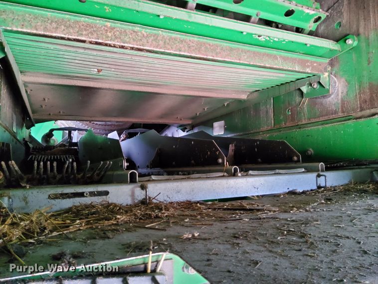 image for item DR0915 2005 John Deere 9760 STS  combine