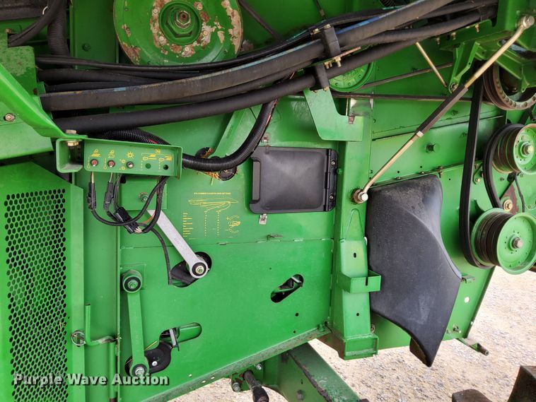 image for item DR0915 2005 John Deere 9760 STS  combine