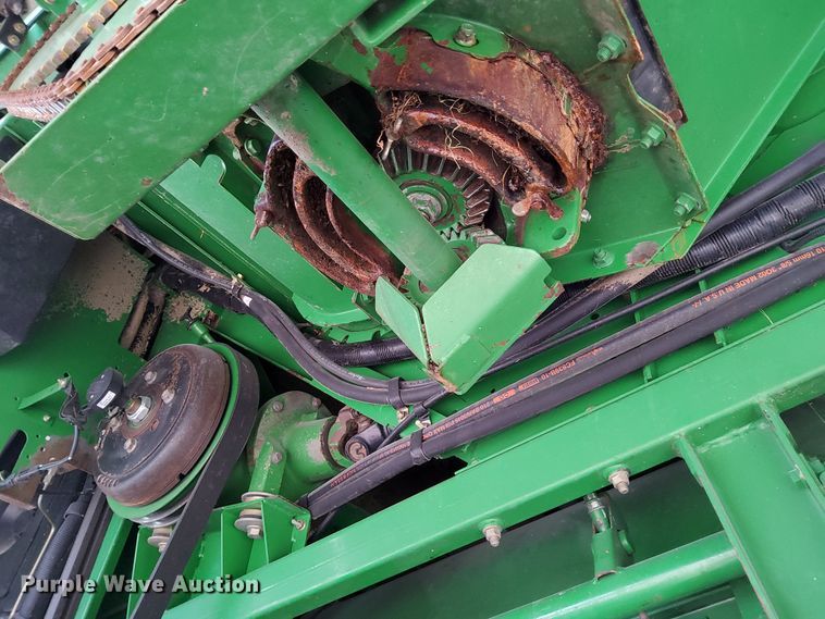 image for item DR0915 2005 John Deere 9760 STS  combine