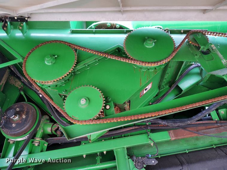 image for item DR0915 2005 John Deere 9760 STS  combine