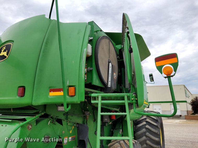 image for item DR0915 2005 John Deere 9760 STS  combine