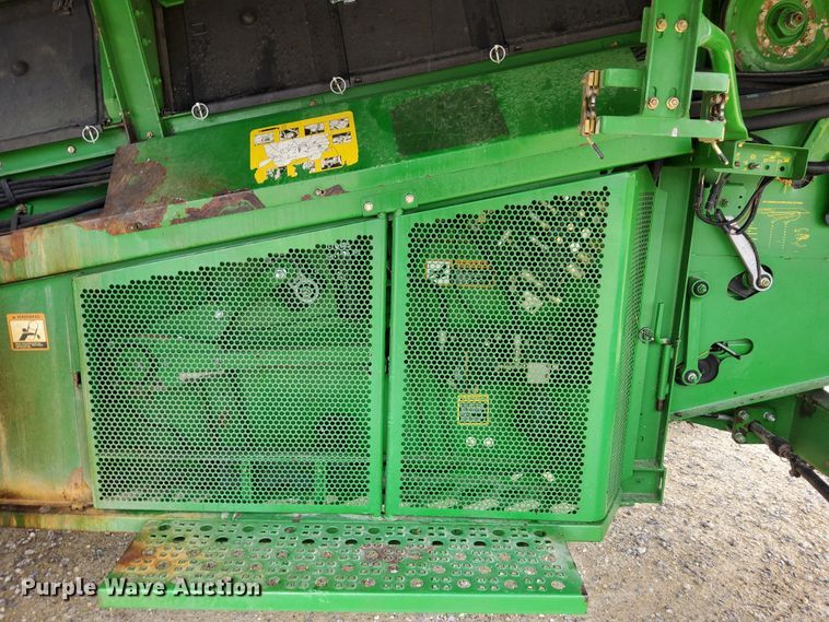 image for item DR0915 2005 John Deere 9760 STS  combine