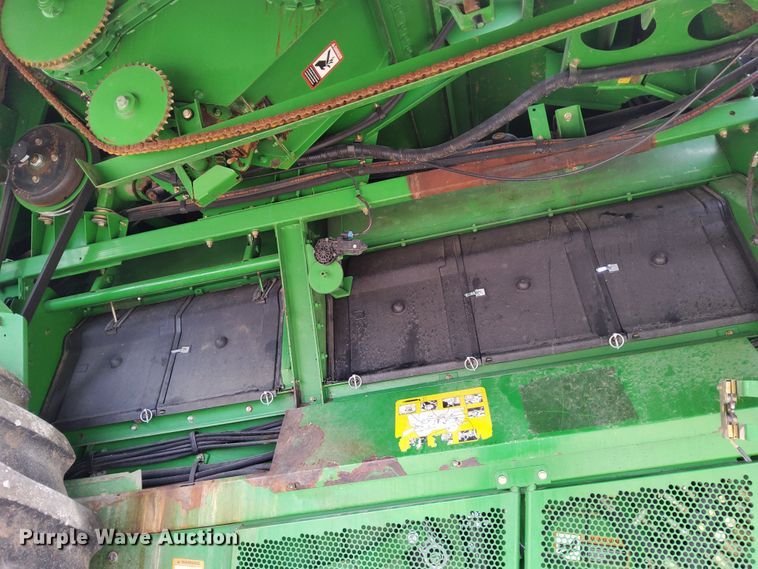 image for item DR0915 2005 John Deere 9760 STS  combine