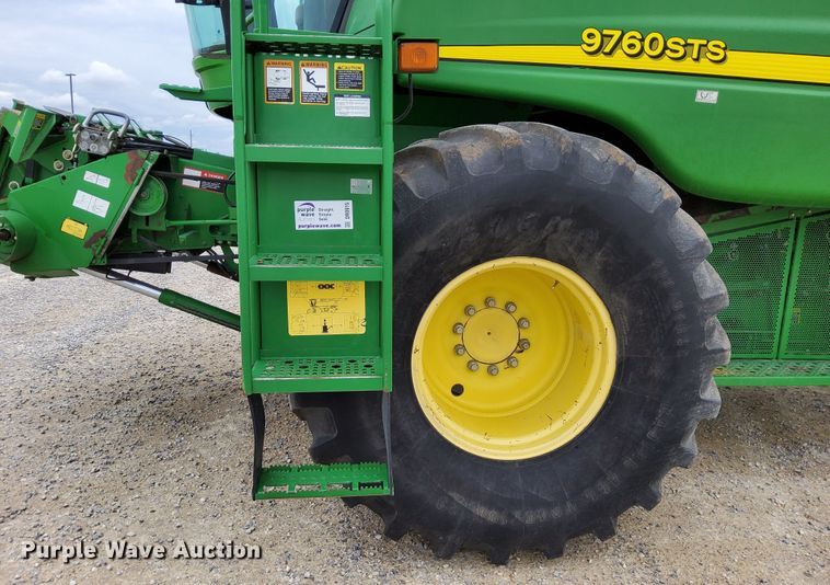 image for item DR0915 2005 John Deere 9760 STS  combine