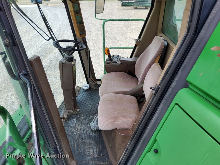 image for item DR0915 2005 John Deere 9760 STS  combine