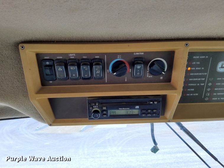 image for item DR0915 2005 John Deere 9760 STS  combine