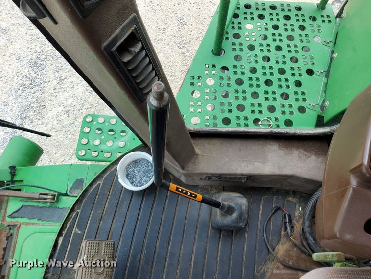 image for item DR0915 2005 John Deere 9760 STS  combine