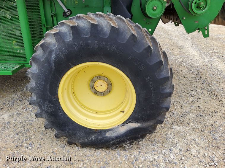 image for item DR0915 2005 John Deere 9760 STS  combine