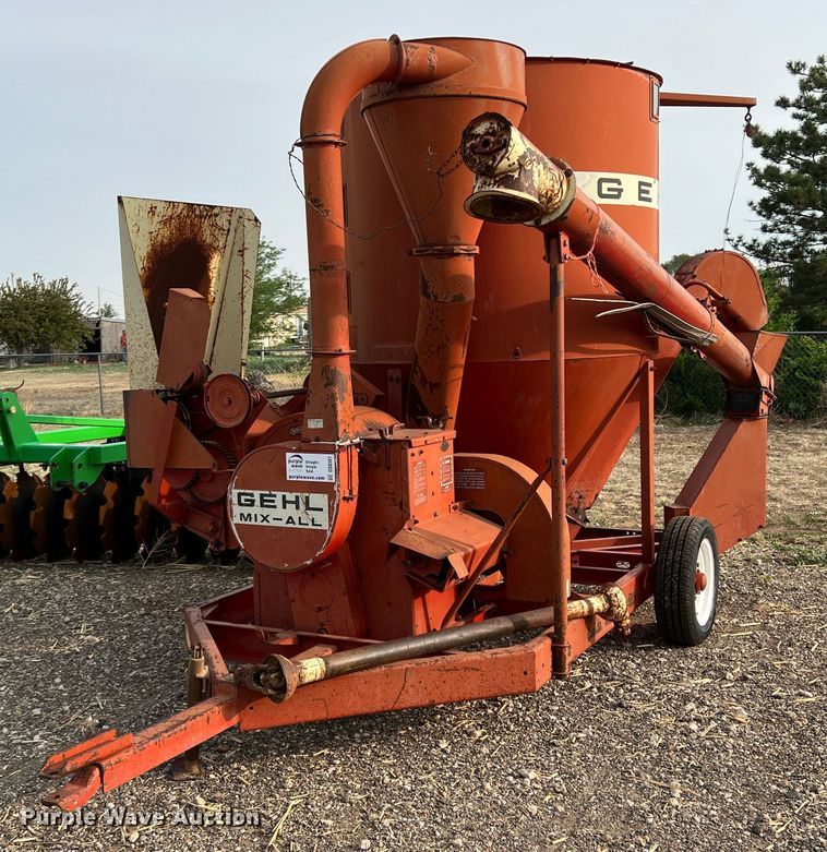 image for item DS8301 Gehl 65MX  bale processor