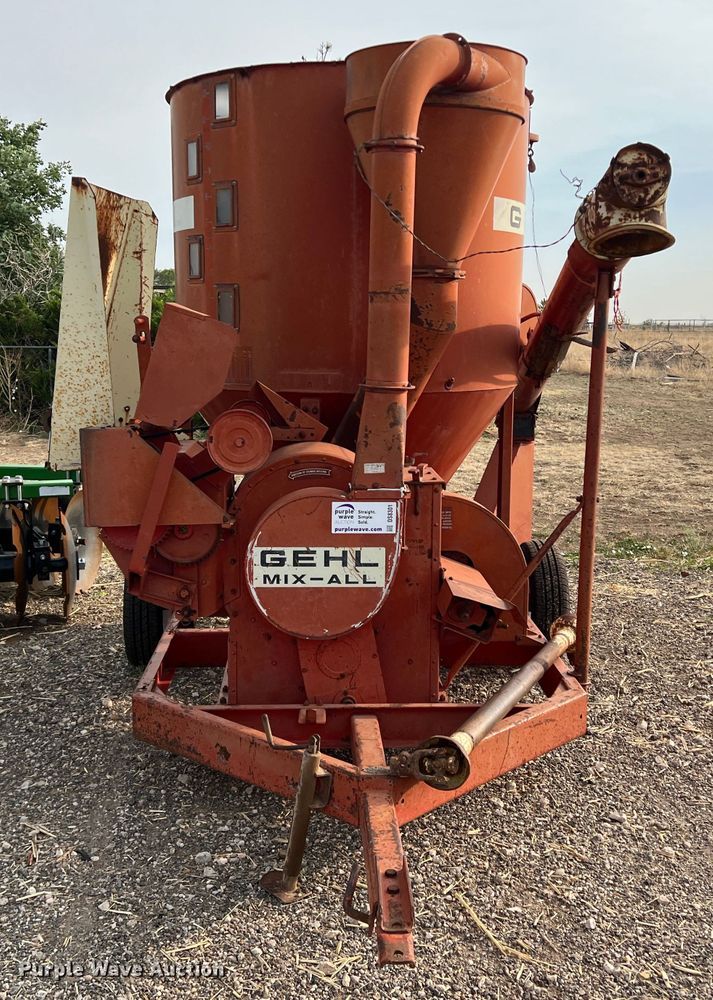 image for item DS8301 Gehl 65MX  bale processor