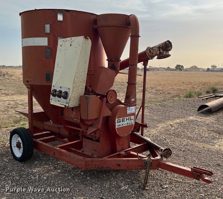 image for item DS8301 Gehl 65MX  bale processor