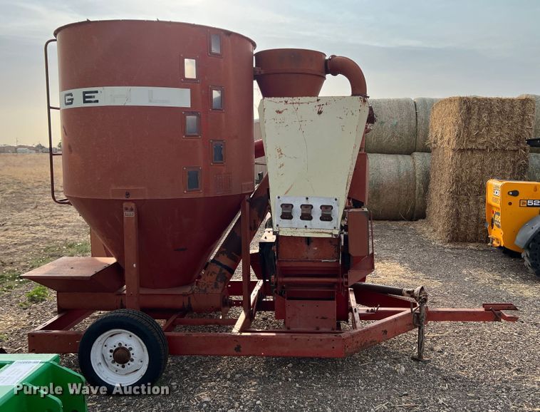 image for item DS8301 Gehl 65MX  bale processor