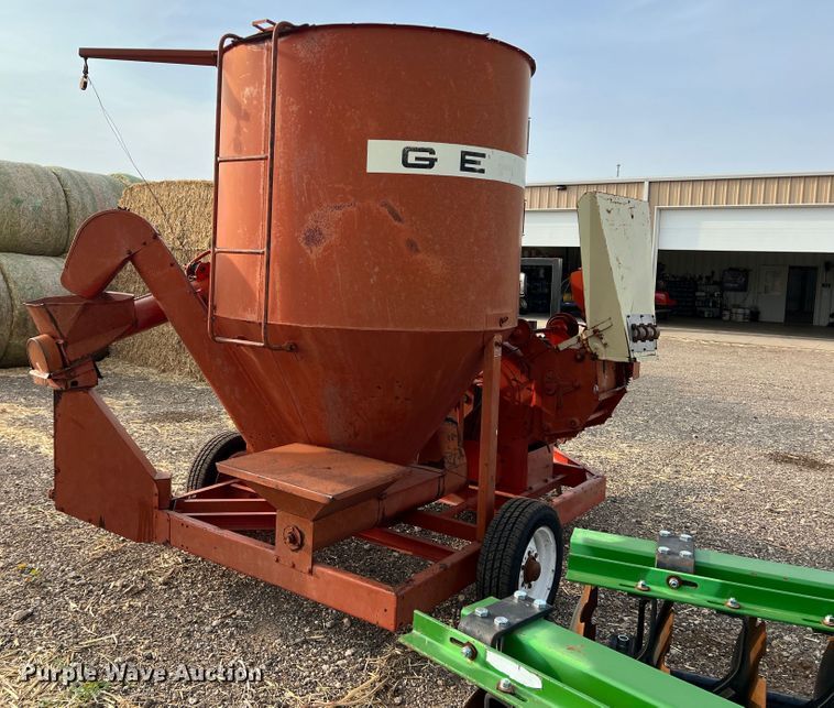 image for item DS8301 Gehl 65MX  bale processor