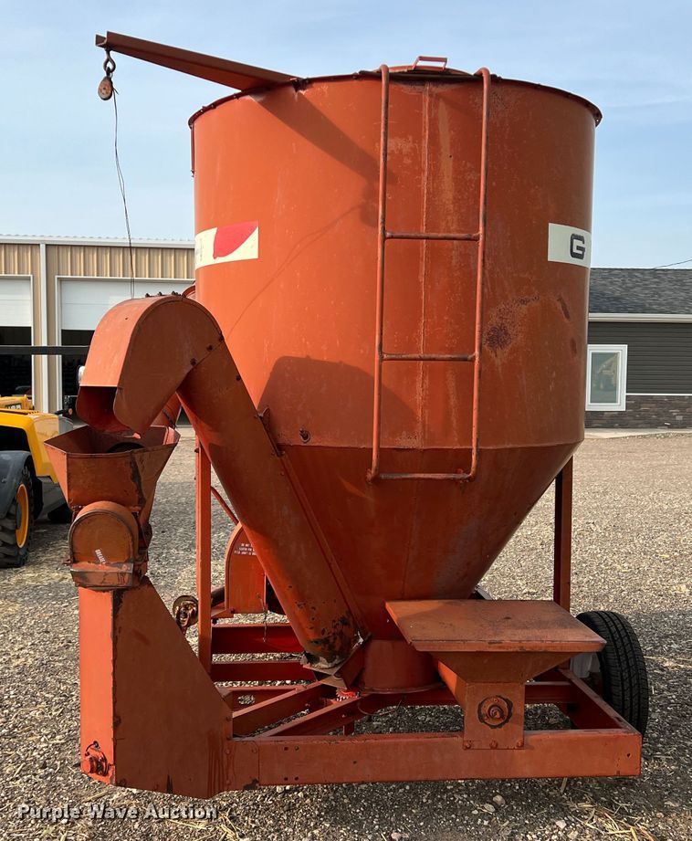 image for item DS8301 Gehl 65MX  bale processor