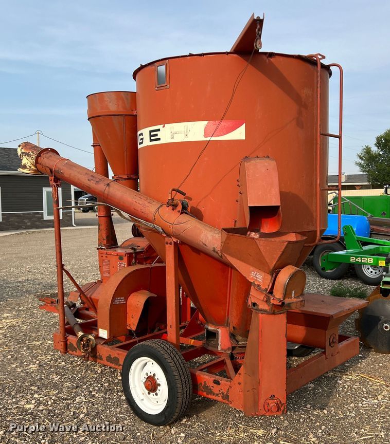 image for item DS8301 Gehl 65MX  bale processor