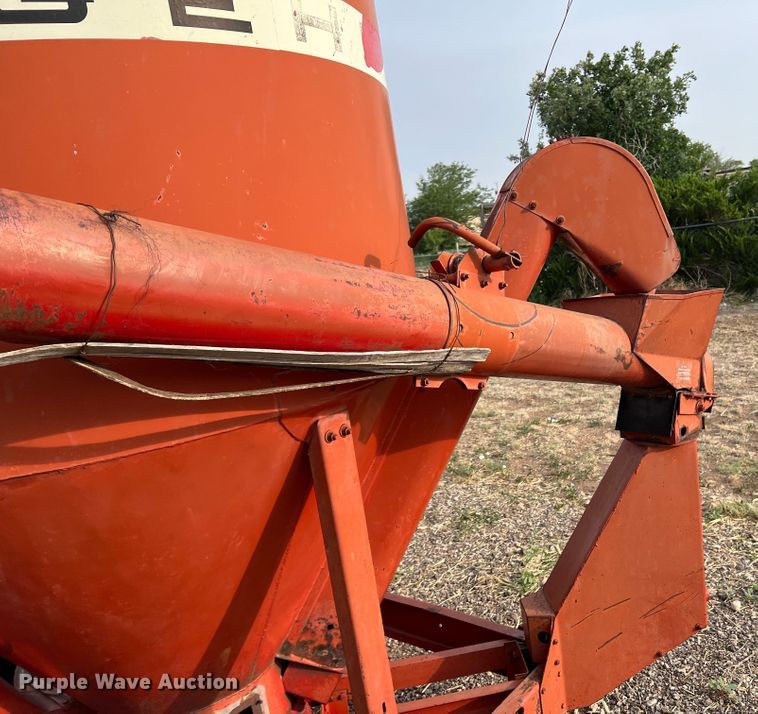 image for item DS8301 Gehl 65MX  bale processor