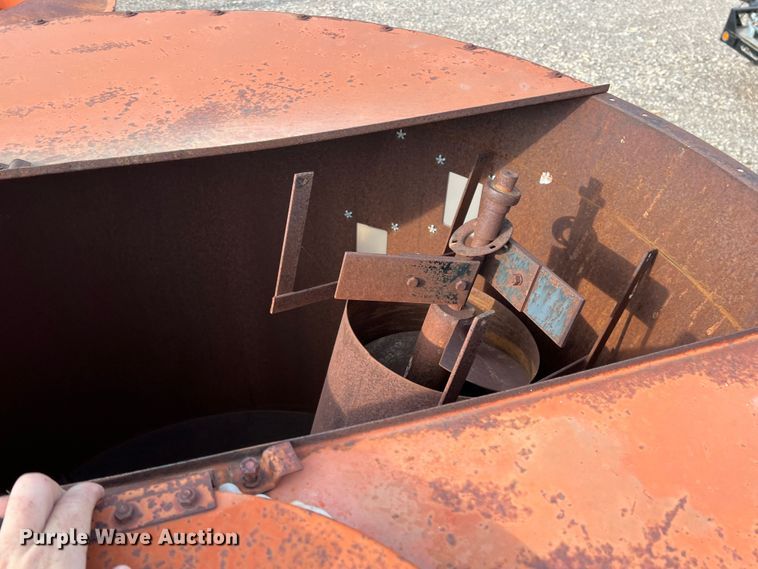 image for item DS8301 Gehl 65MX  bale processor