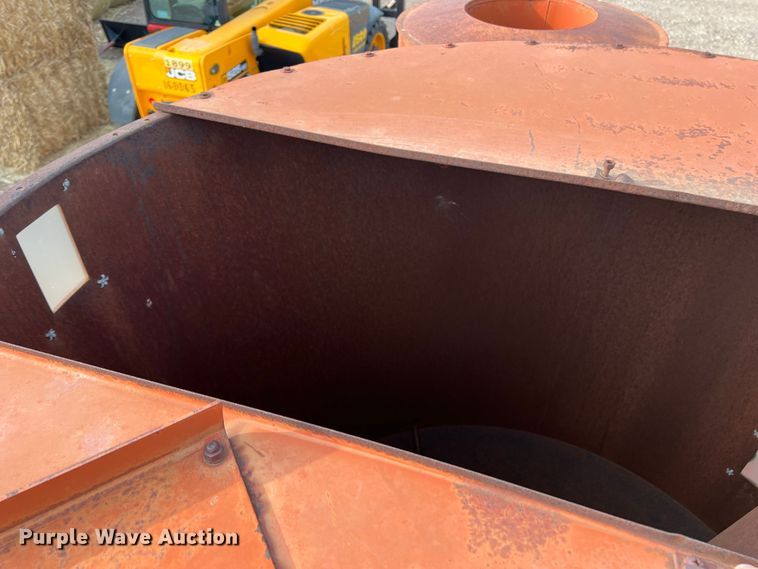 image for item DS8301 Gehl 65MX  bale processor