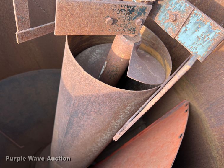 image for item DS8301 Gehl 65MX  bale processor