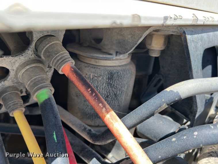 image for item DS8313 2012 Kenworth T800  semi truck