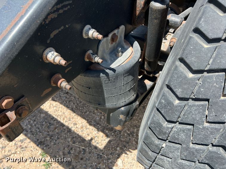 image for item DS8313 2012 Kenworth T800  semi truck