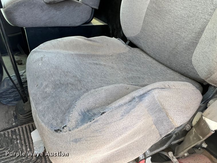 image for item DS8313 2012 Kenworth T800  semi truck