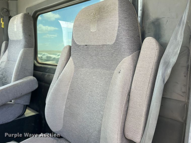 image for item DS8313 2012 Kenworth T800  semi truck