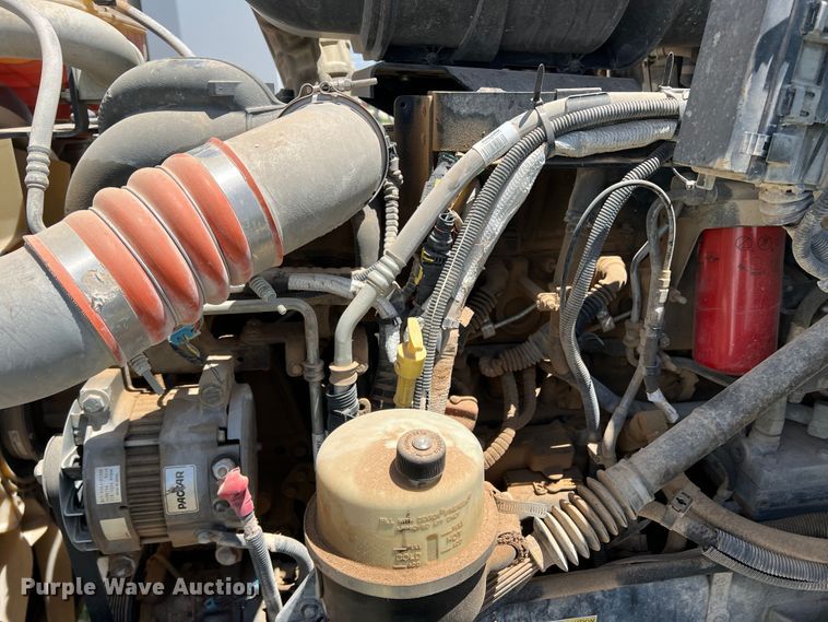 image for item DS8313 2012 Kenworth T800  semi truck