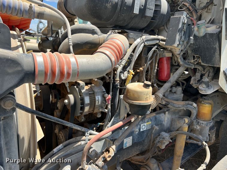 image for item DS8313 2012 Kenworth T800  semi truck