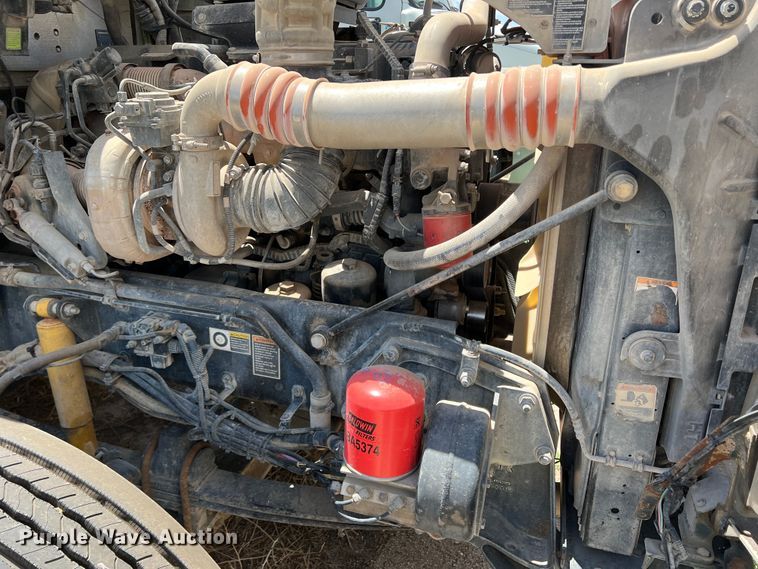 image for item DS8313 2012 Kenworth T800  semi truck