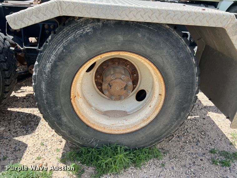 image for item DS8313 2012 Kenworth T800  semi truck