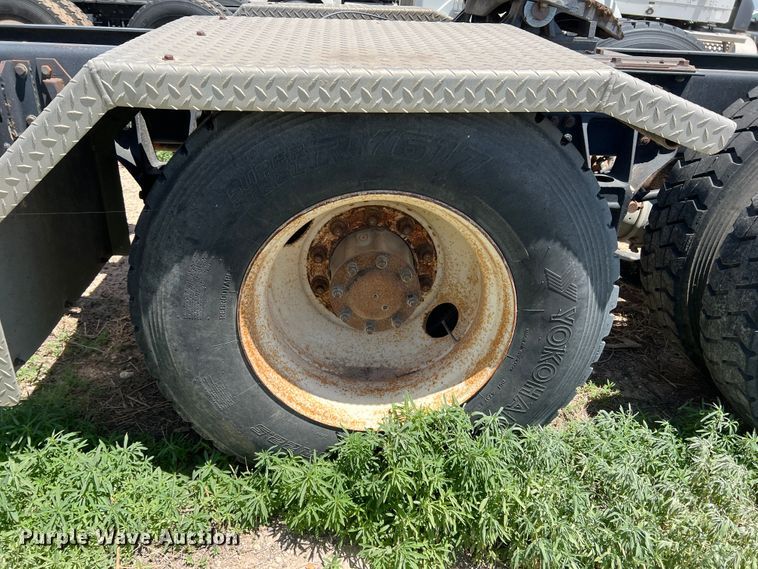 image for item DS8313 2012 Kenworth T800  semi truck