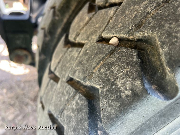 image for item DS8313 2012 Kenworth T800  semi truck