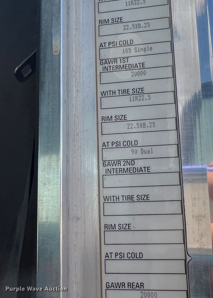 image for item DS8313 2012 Kenworth T800  semi truck