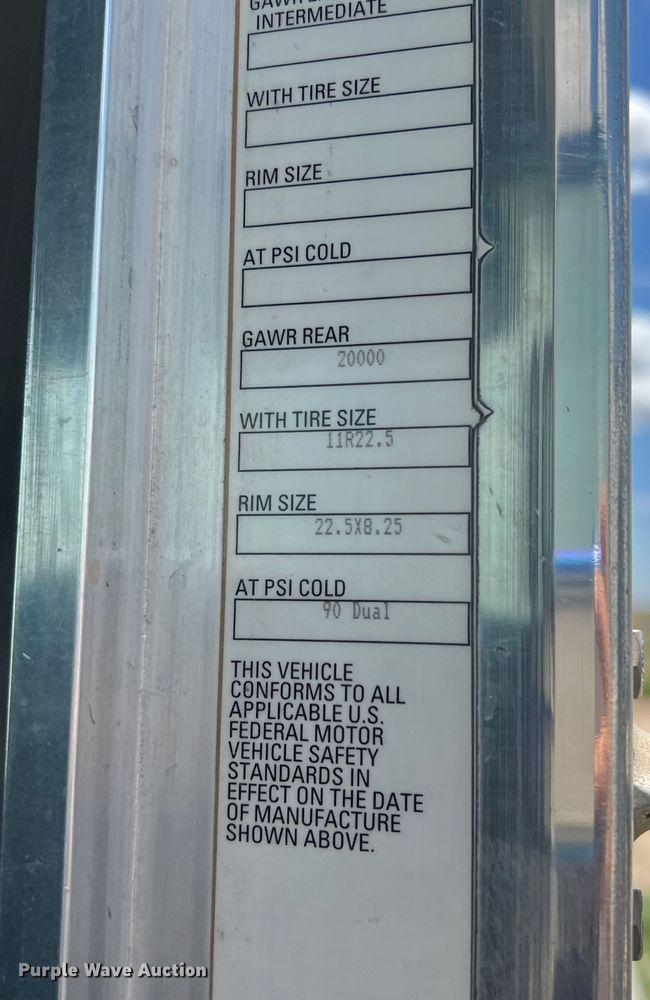 image for item DS8313 2012 Kenworth T800  semi truck