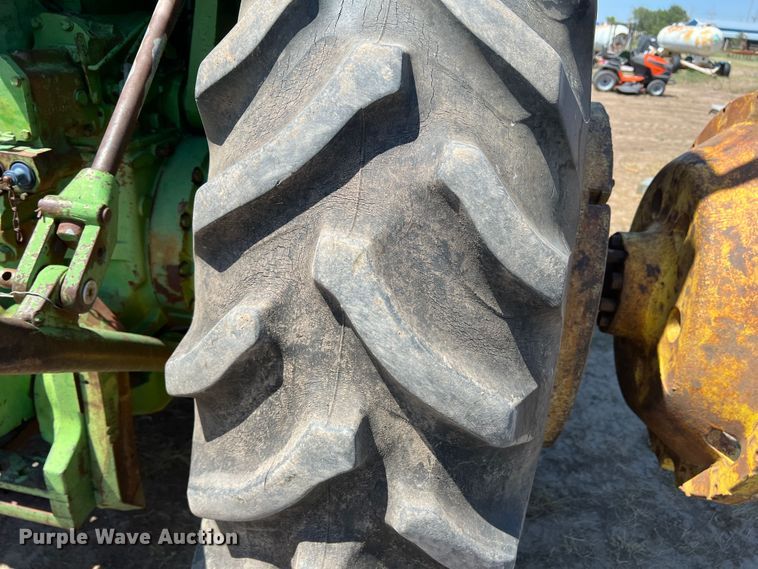 image for item DS8370 1971 John Deere 4620  tractor