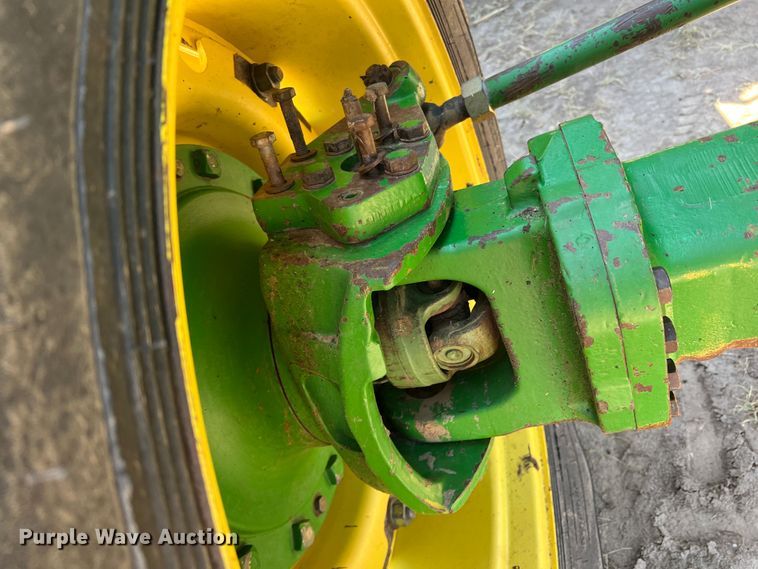 image for item DS8372 1992 John Deere 4960  MFWD tractor