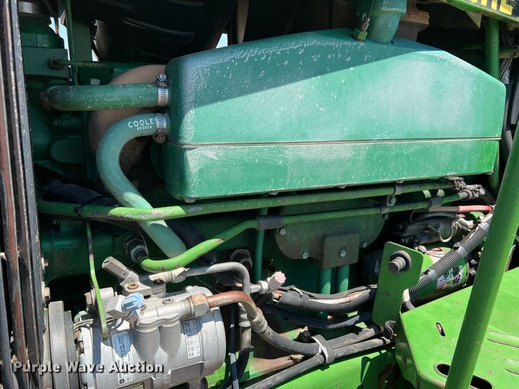 image for item DS8372 1992 John Deere 4960  MFWD tractor