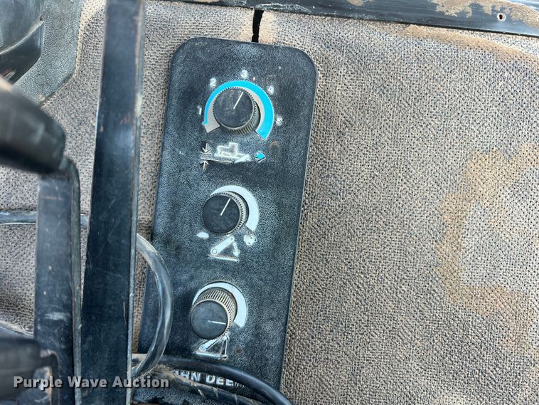 image for item DS8372 1992 John Deere 4960  MFWD tractor