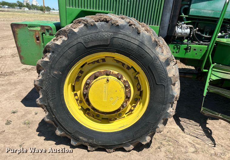 image for item DS8372 1992 John Deere 4960  MFWD tractor