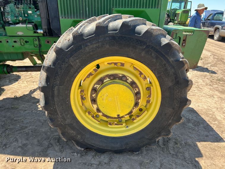 image for item DS8372 1992 John Deere 4960  MFWD tractor