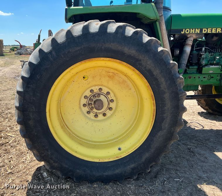 image for item DS8372 1992 John Deere 4960  MFWD tractor