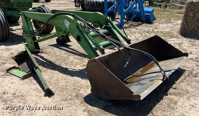 image for item DS8375 John Deere E0158  loader