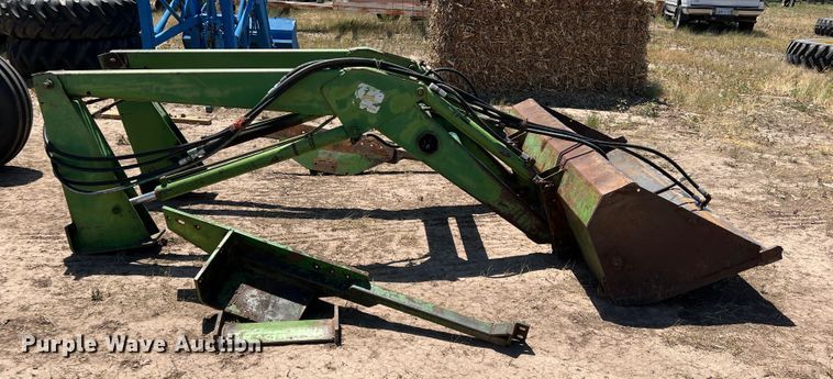 image for item DS8375 John Deere E0158  loader