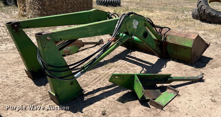 image for item DS8375 John Deere E0158  loader