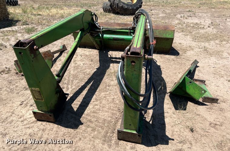 image for item DS8375 John Deere E0158  loader