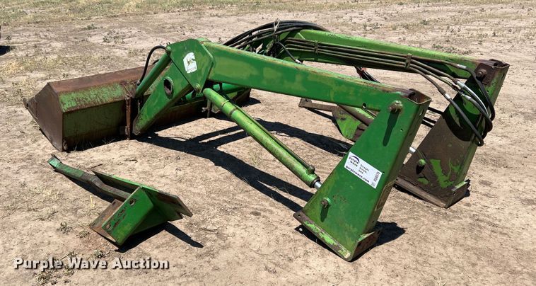 image for item DS8375 John Deere E0158  loader